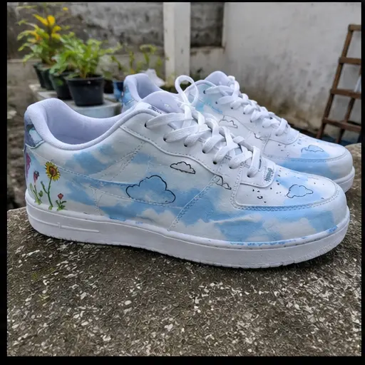 Tênis personalizado de Camila Ferraz: Nuvens em azul